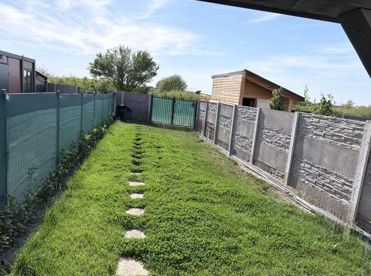 Casă cu 3 camere cu Canalizare în Moșnița Veche