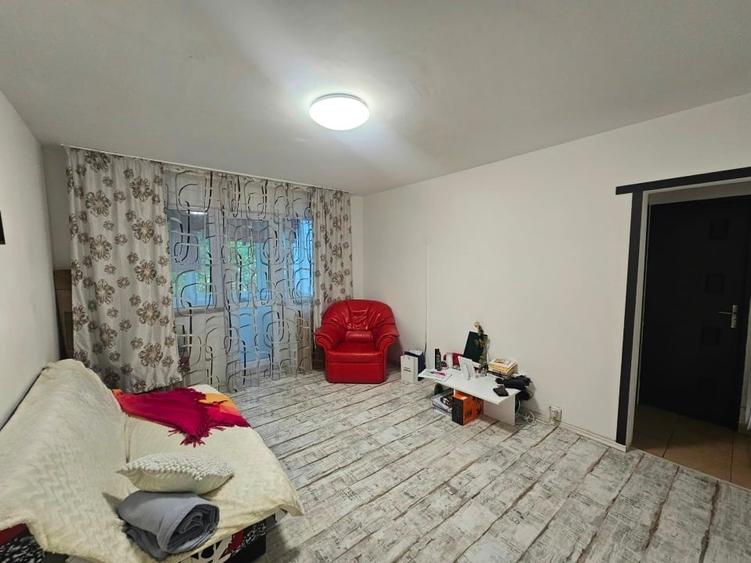 Inchiriez apartament 2 camere - 4