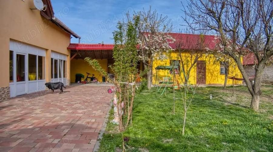 Casă cu 6 camere cu Teren 647 Mp în Central