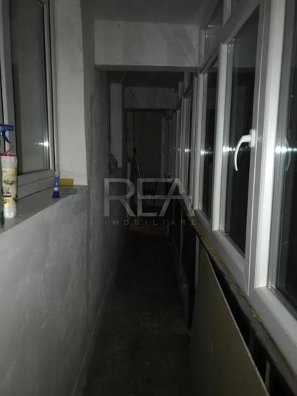 Apartament cu 3 camere decomandat, mobilat în Colentina