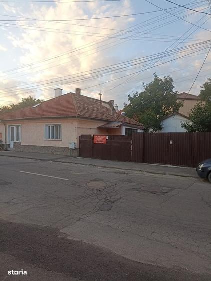 Casă cu 2 camere în Central