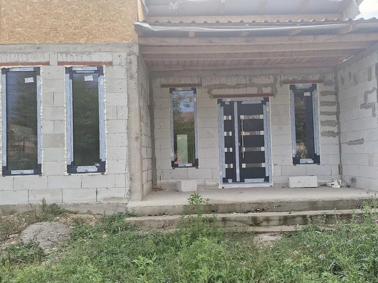 Casă cu 3 camere cu Teren 256 Mp în Central