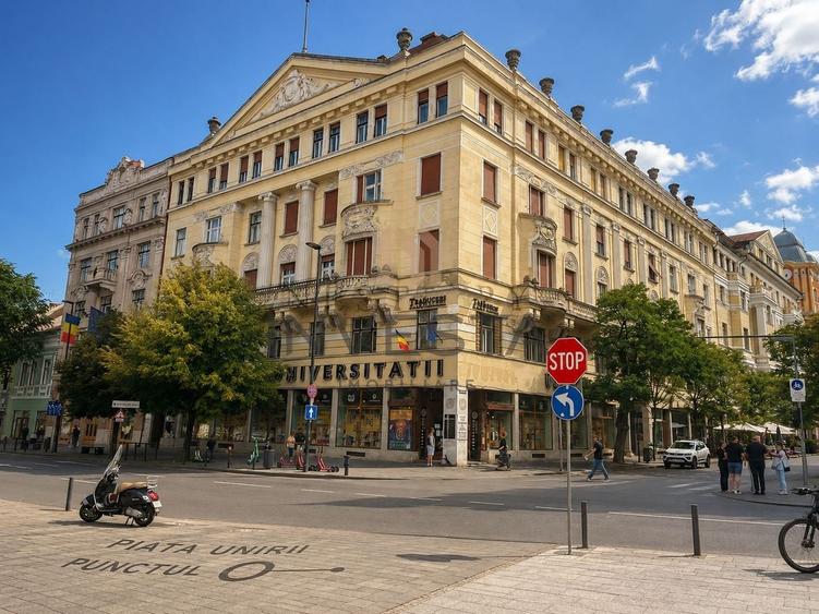 Apartament cu 3 camere semidecomandat, mobilat în Ultracentral
