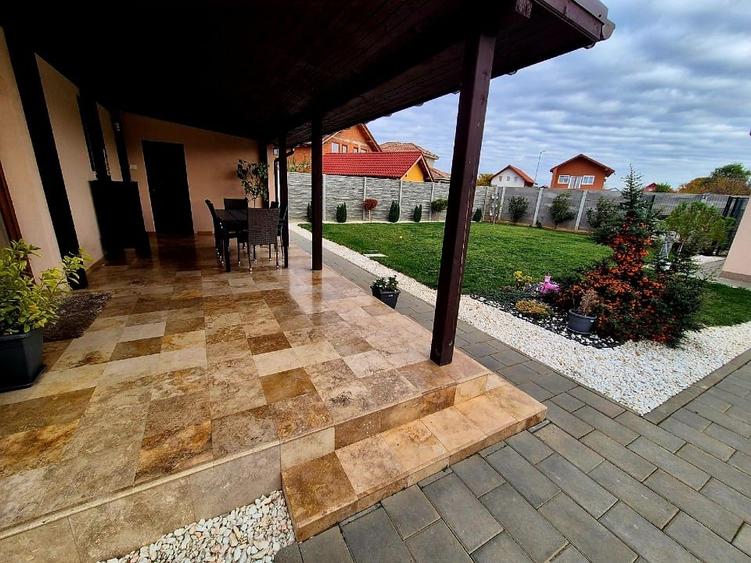 Casă individuală cu 4 camere cu Canalizare în Giarmata