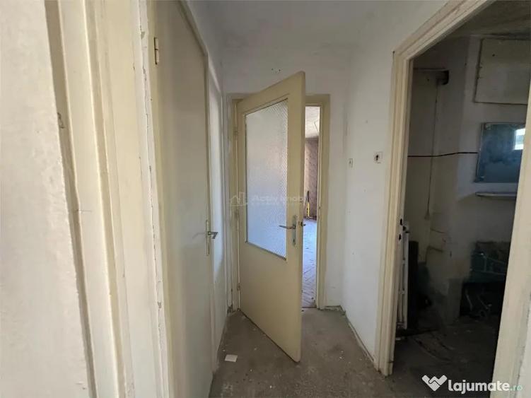 Apartament cu 3 camere semidecomandat în Central