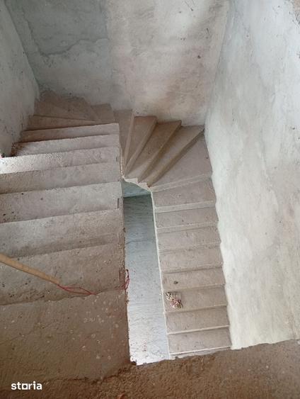 Casă cu 7 camere cu Teren 4500 Mp în Iratoșu