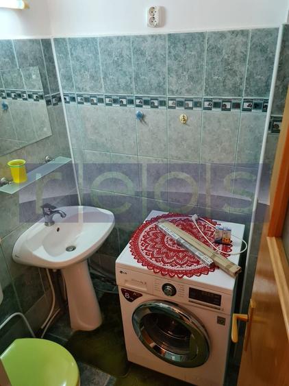 Apartament cu 3 camere decomandat, mobilat în Vitan Mall