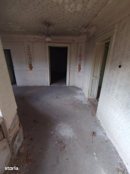 Casă cu 4 camere cu Teren 1554 Mp în Central