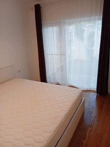Apartament cu 3 camere semidecomandat în Gruia