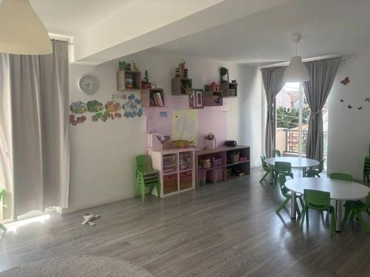 Casă cu 10 camere cu Teren 446 Mp în Drumul Sării
