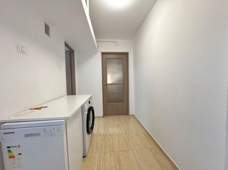 Apartament cu 3 camere semidecomandat, mobilat în Dacia