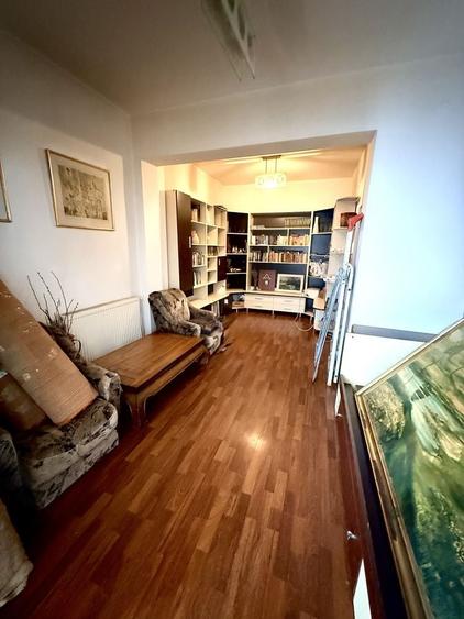 Apartament cu 3 camere semidecomandat în Bucureștii Noi