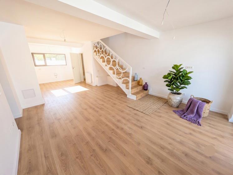 Casă individuală cu 4 camere cu Teren 100 Mp în Tunari