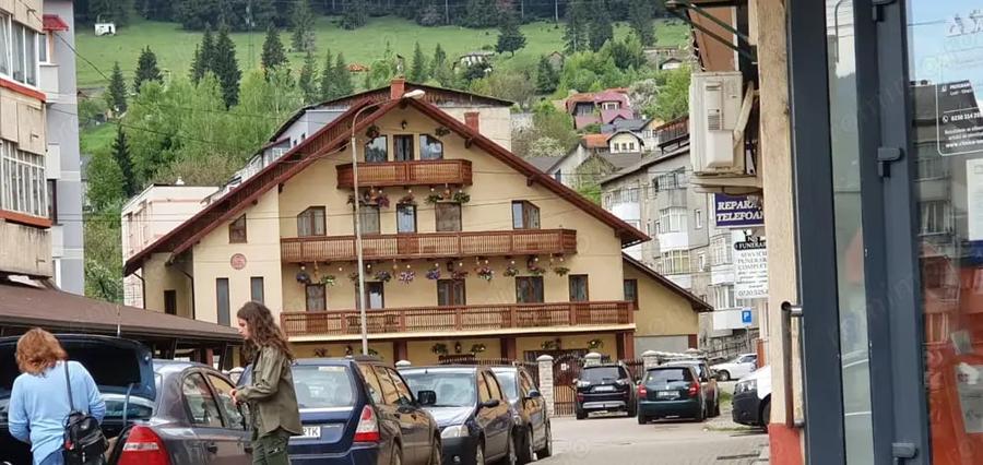Casă cu 6 camere cu Teren 400 Mp în Câmpulung Moldovenesc