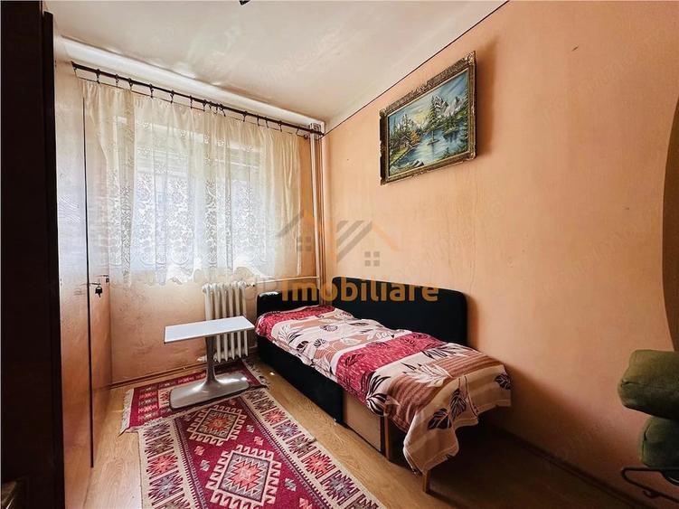 Apartament cu 3 camere semidecomandat în Calea Aradului