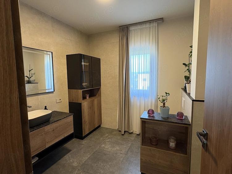 Casă cu 7 camere cu Teren 300 Mp în Iris