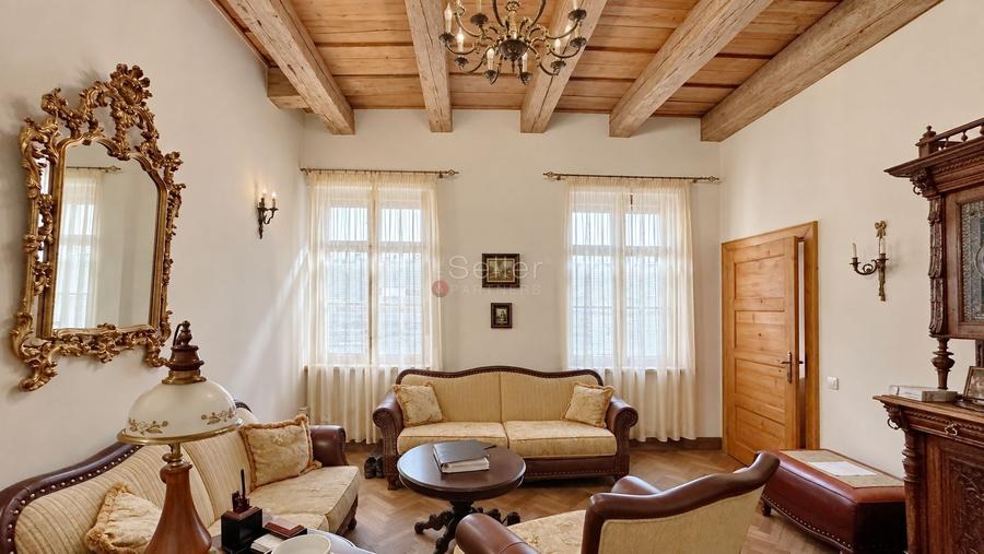 Apartament cu 2 camere decomandat în Centrul Istoric
