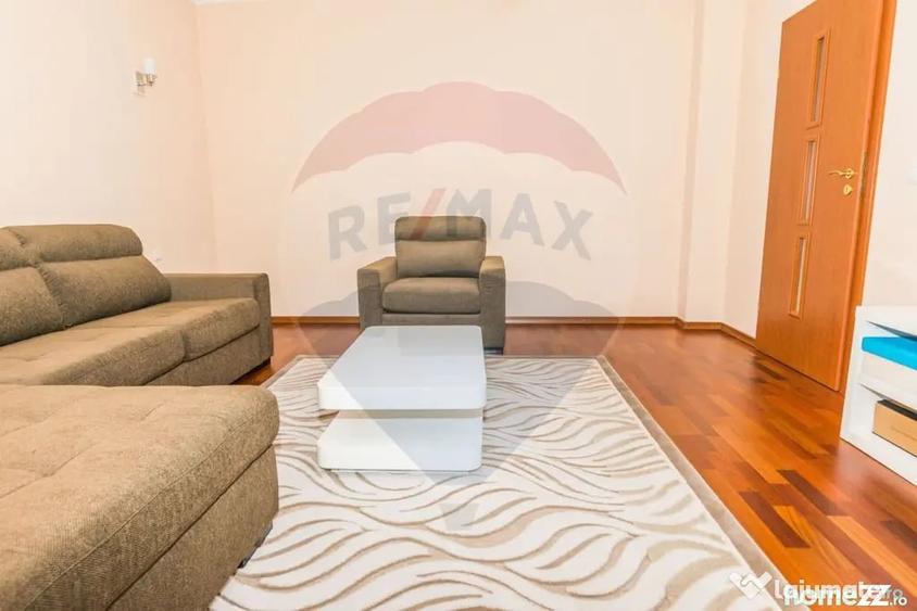 Casă cu 7 camere cu Teren 1071 Mp în Central