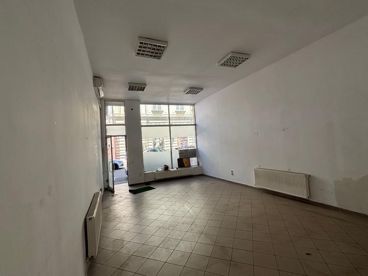 Spațiu comercial, de 81 mp, în Universitate