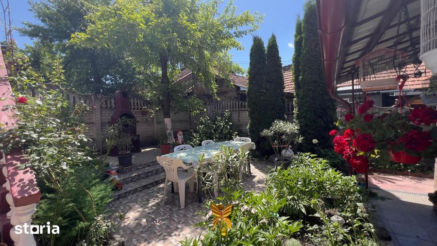 Casă cu 6 camere cu Teren 439 Mp în Petros