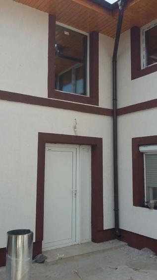 Casă individuală cu 5 camere cu Canalizare în Central