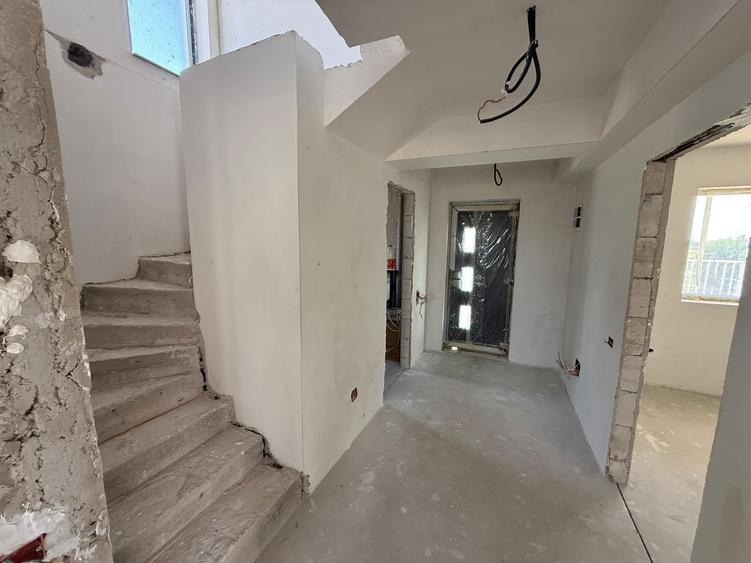 Casă individuală cu 4 camere cu Teren 231 Mp în Berceni
