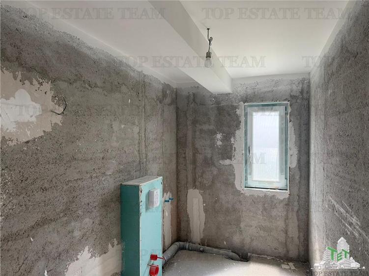 Casă individuală cu 4 camere cu Canalizare în Ostratu