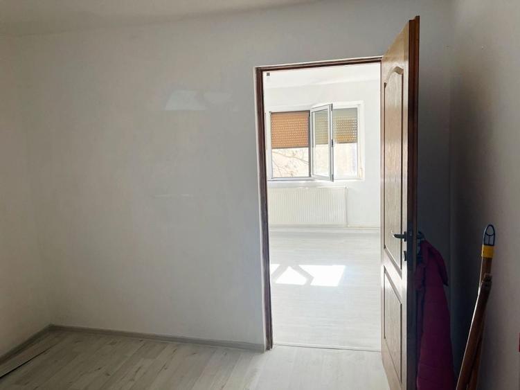 Apartament cu 3 camere semidecomandat în Transilvaniei