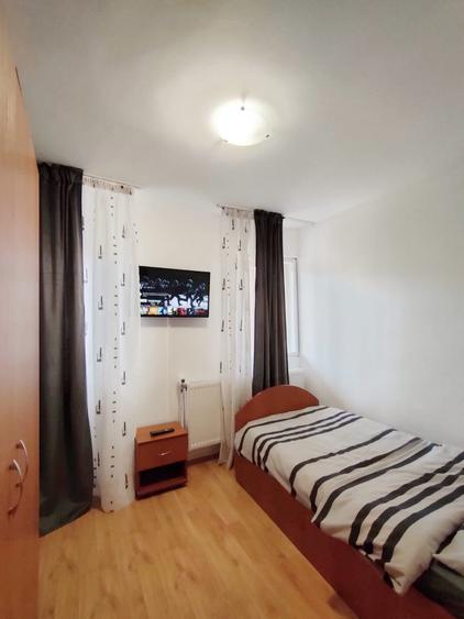 Casă cu 5 camere cu Teren 100 Mp în Central