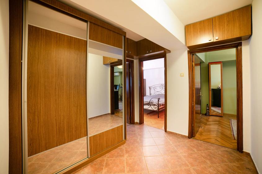 Apartament cu 4 camere decomandat, mobilat în Iancului