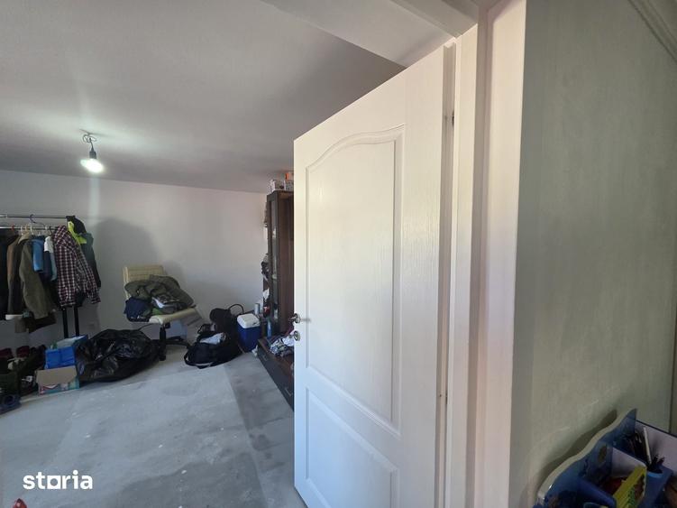 Casă cu 4 camere cu Teren 1021 Mp în Călugareni