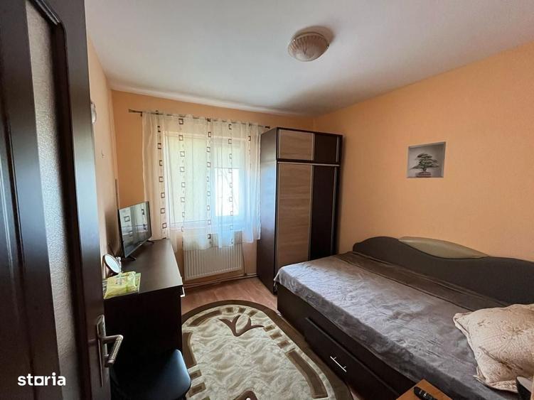 Apartament cu 3 camere semidecomandat în Morăreni