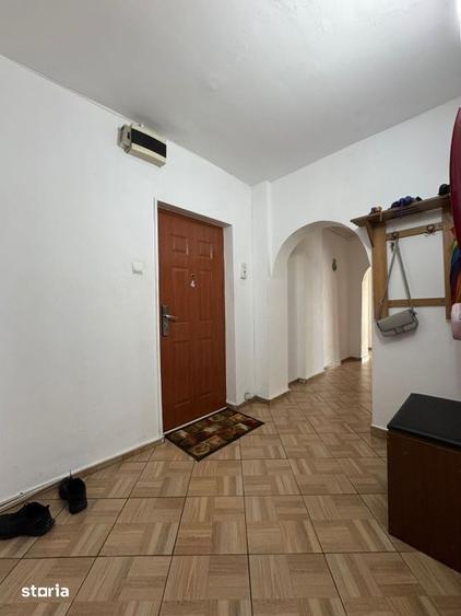 Apartament cu 4 camere decomandat, mobilat în Ferentari