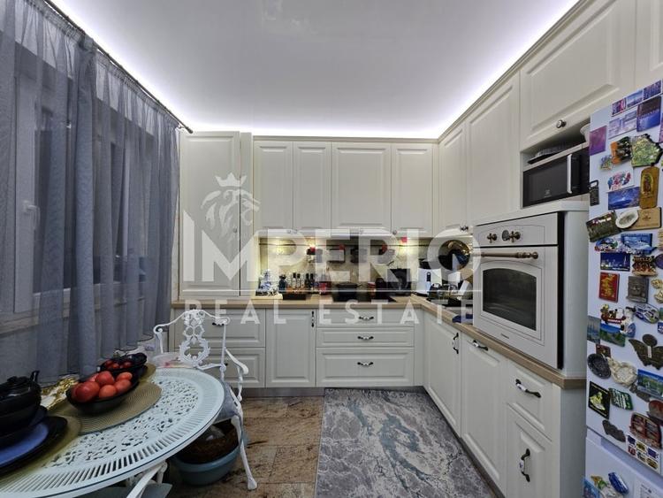 Apartament cu 4 camere semidecomandat, mobilat în Între Lacuri
