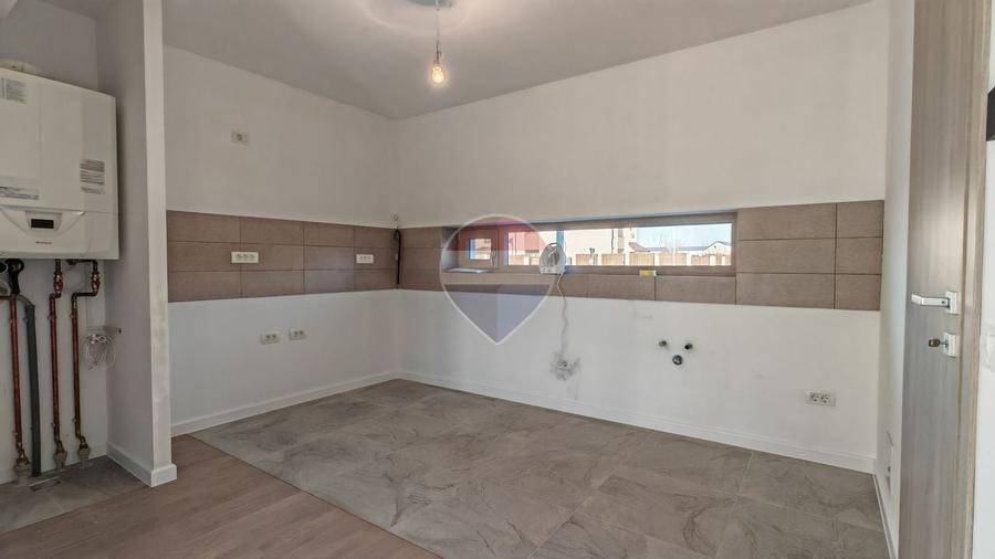 Duplex cu 4 camere cu Teren 250 Mp în Odăi