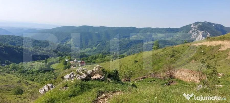 Teren de 3800 mp, în Central