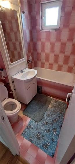 Apartament cu 3 camere decomandat, mobilat în Alexandru cel Bun
