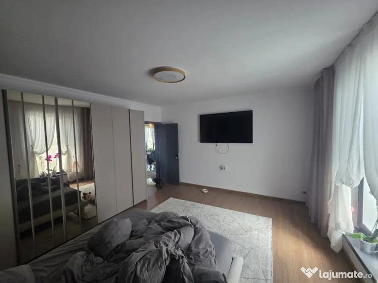 Casă cu 3 camere cu Teren 497 Mp în Central