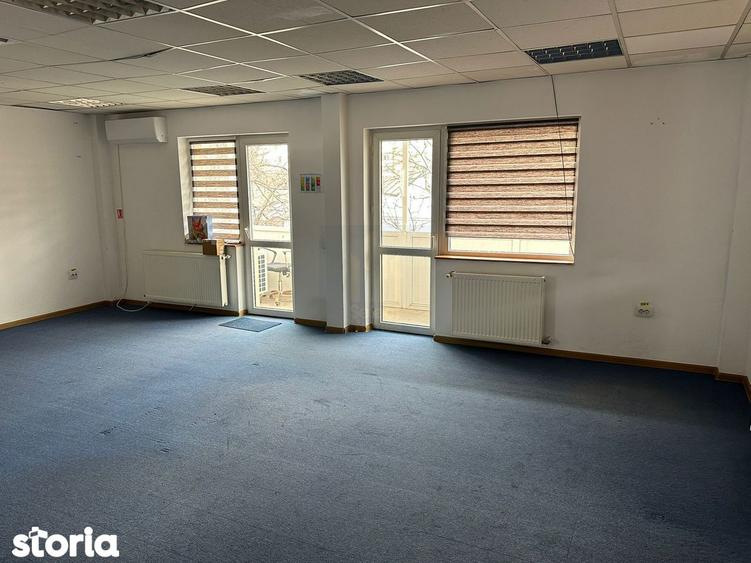 Casă cu 10 camere cu Canalizare în Crângași