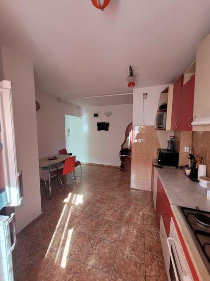 Apartament cu 3 camere decomandat, mobilat în Gării