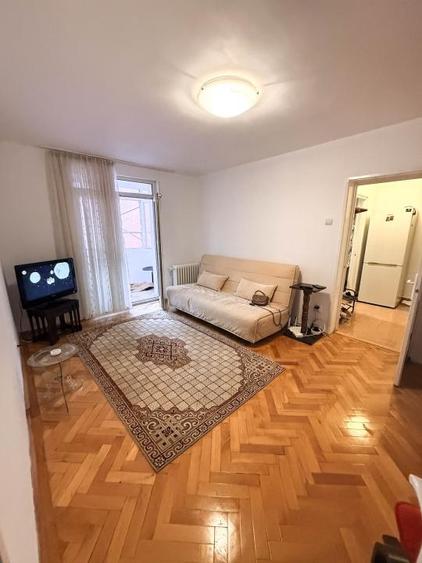 Apartament cu 2 camere semidecomandat, mobilat în Titan