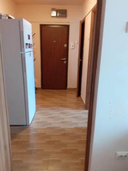 Apartament cu 4 camere decomandat în Berceni