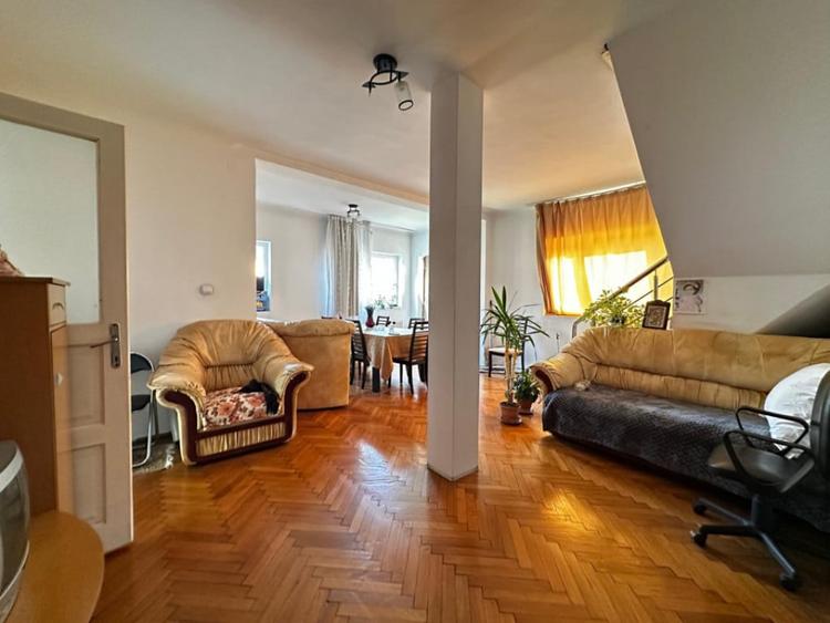 Casă cu 5 camere cu Teren 780 Mp în Colentina