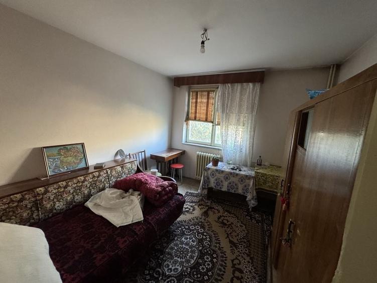 Apartament cu 2 camere semidecomandat în Craiovei
