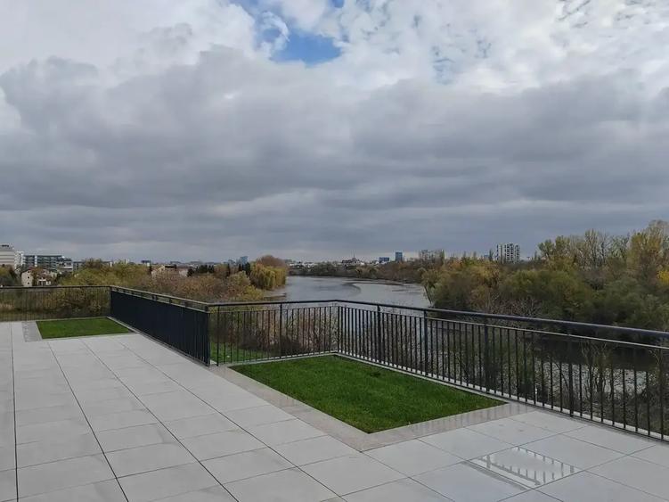 Apartament cu 3 camere decomandat în Sisești