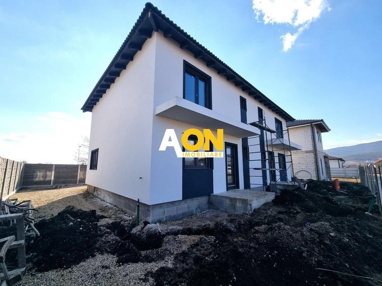 Duplex cu 4 camere cu Canalizare în Micești