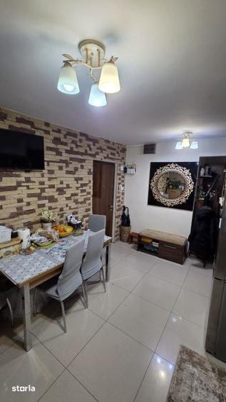 Apartament cu 3 camere decomandat în Micro 16