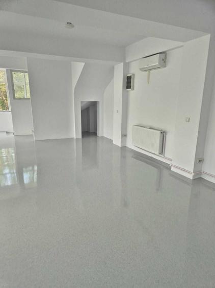 Spațiu comercial, de 280 mp, în Central