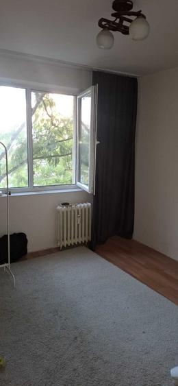 Apartament cu 3 camere decomandat în Dristor
