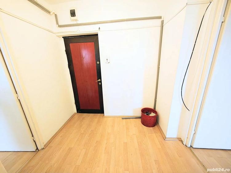 Apartament cu 3 camere semidecomandat în Hunedoara